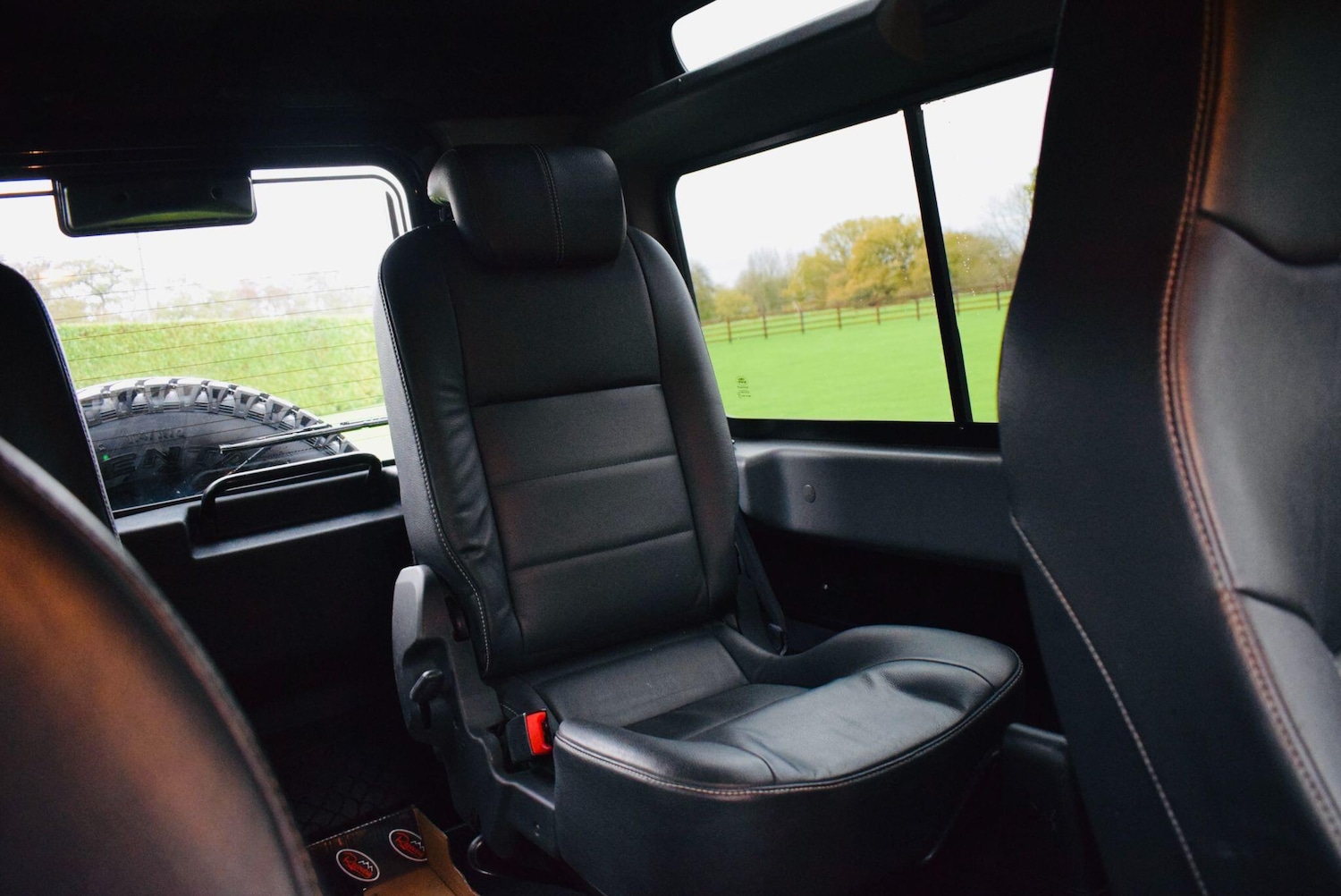 Used Land Rover Defender 90 2016 for sale - 76644978: Photo 13