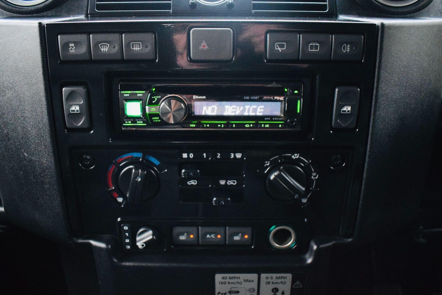 Used Land Rover Defender 90 2016 for sale - 76644978: Photo 15