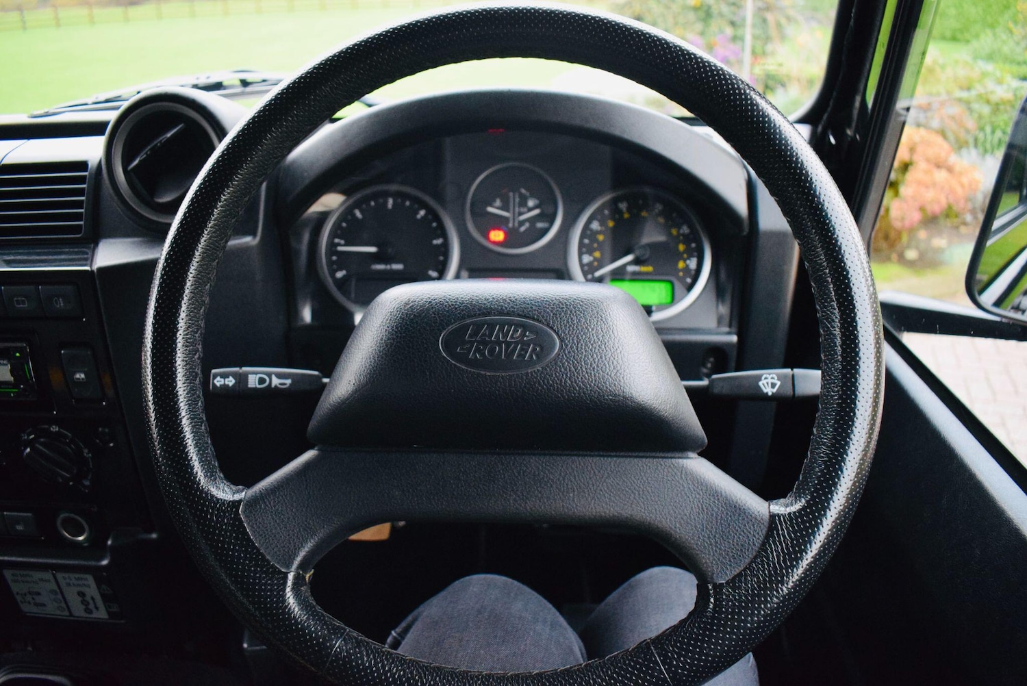 Used Land Rover Defender 90 2016 for sale - 76644978: Photo 16