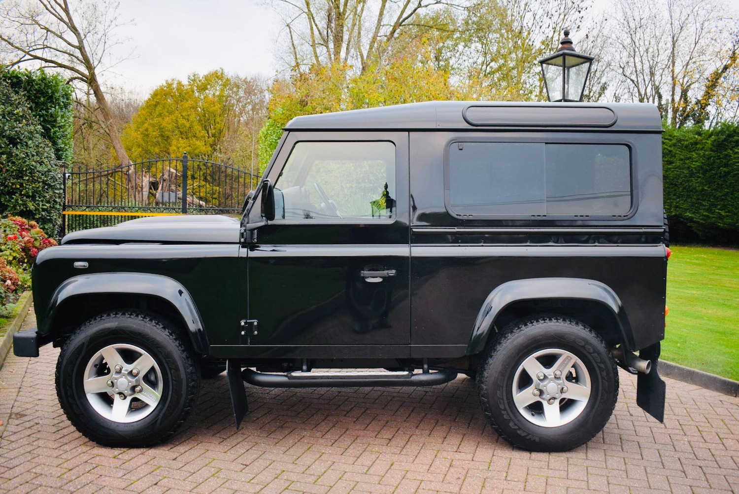 Used Land Rover Defender 90 2016 for sale - 76644978: Photo 2