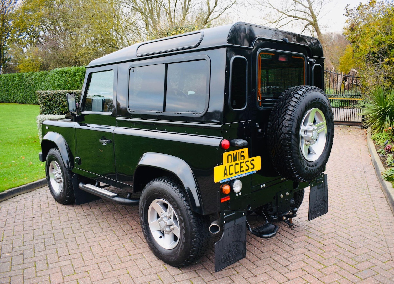 Used Land Rover Defender 90 2016 for sale - 76644978: Photo 3