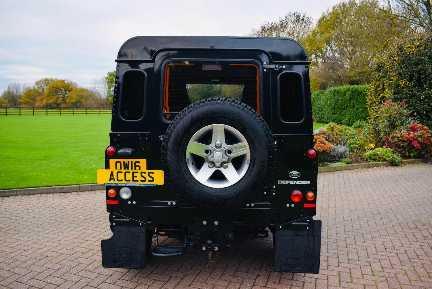 Used Land Rover Defender 90 2016 for sale - 76644978: Photo 4
