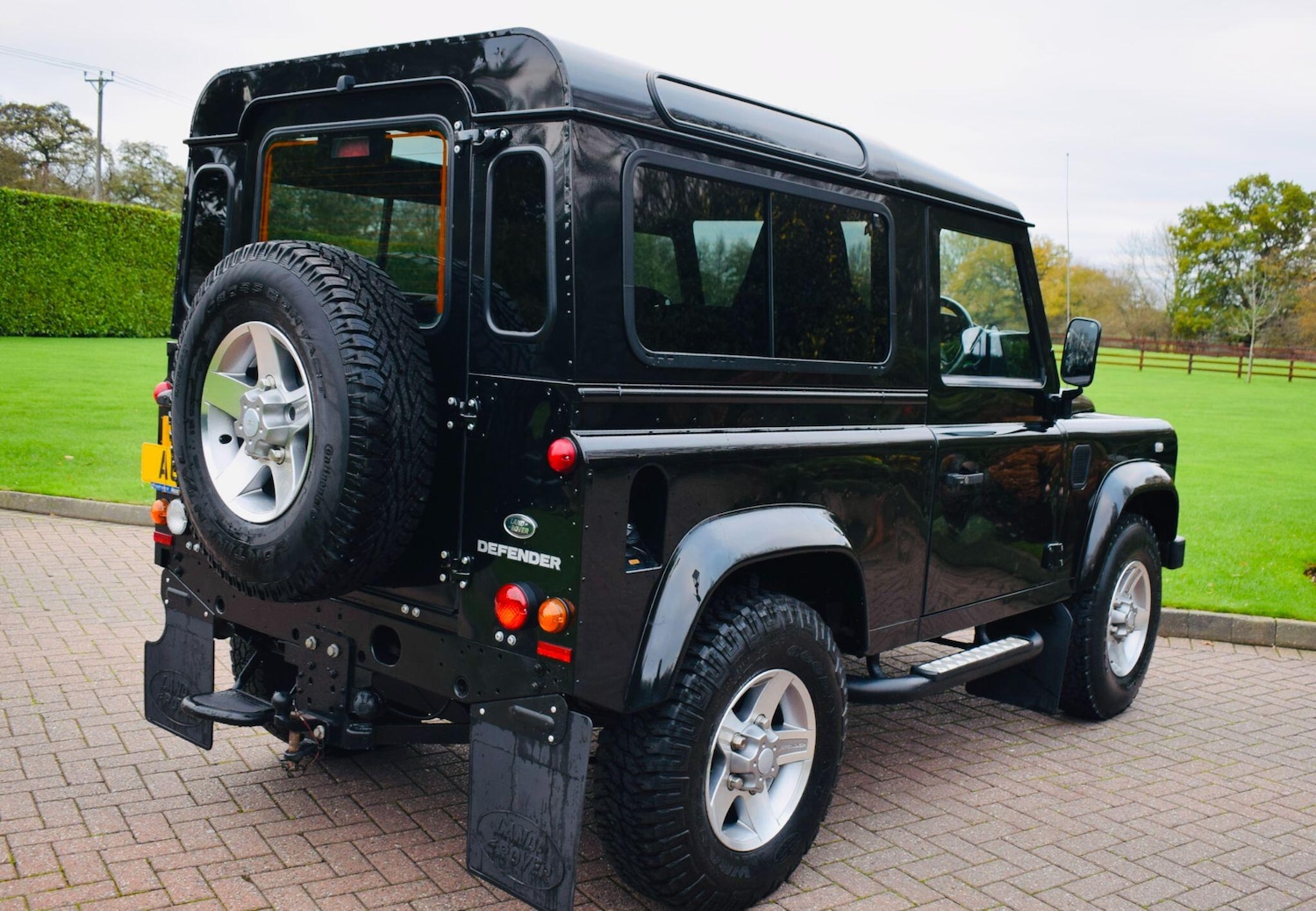 Used Land Rover Defender 90 2016 for sale - 76644978: Photo 5