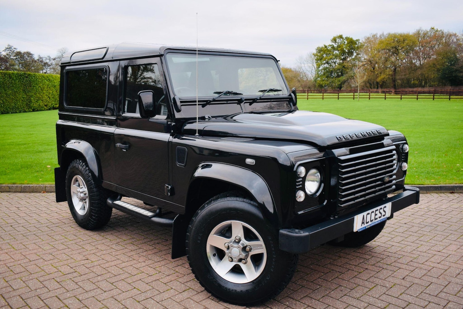 Used Land Rover Defender 90 2016 for sale - 76644978: Photo 7