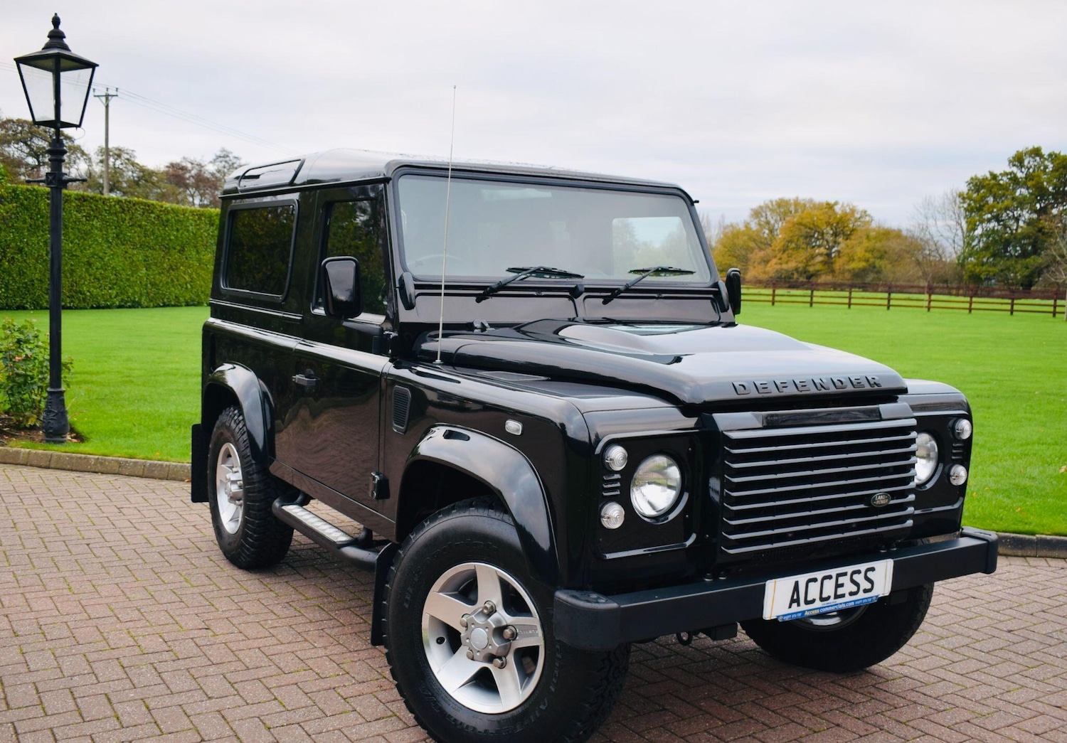 Used Land Rover Defender 90 2016 for sale - 76644978: Photo 8