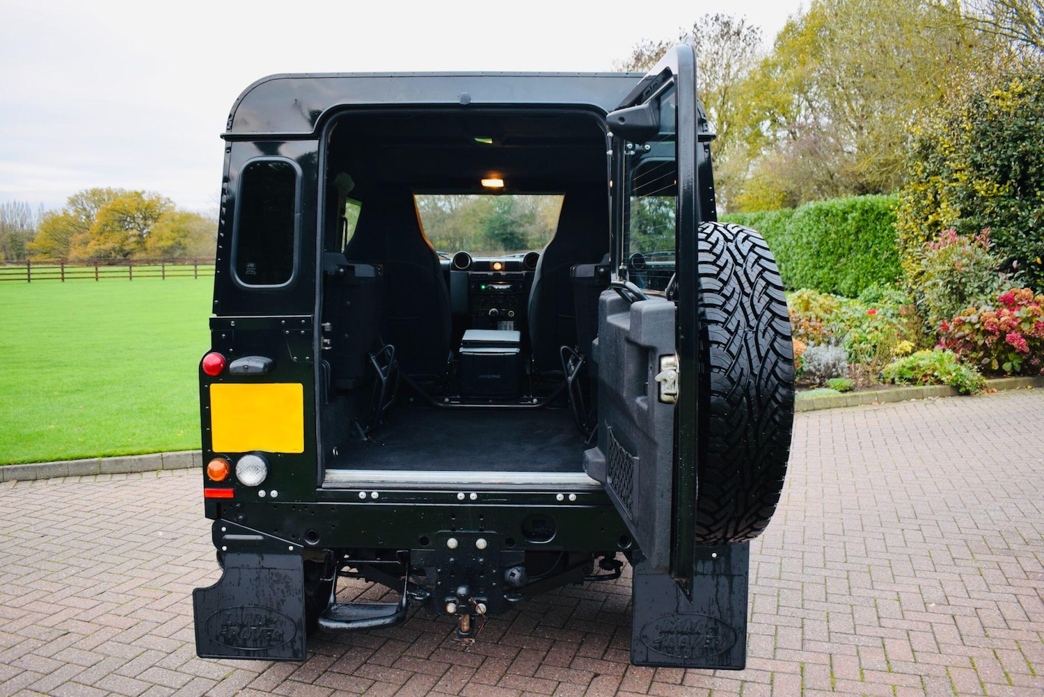 Used Land Rover Defender 90 2016 for sale - 76644978: Photo 9