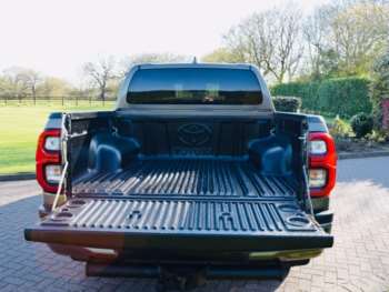 Used Toyota Hilux 2023 for sale - 74242583: Photo