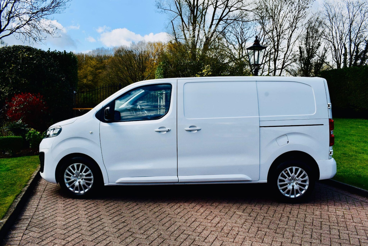 Used Vauxhall Vivaro 2023 for sale - 78072477: Photo 2