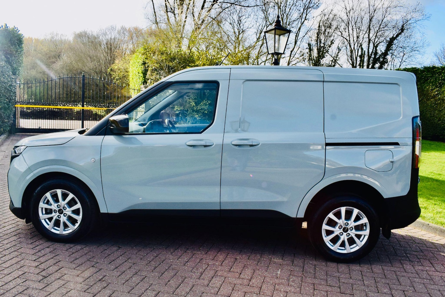 Used Ford Transit Courier 2024 for sale - 78072800: Photo 2