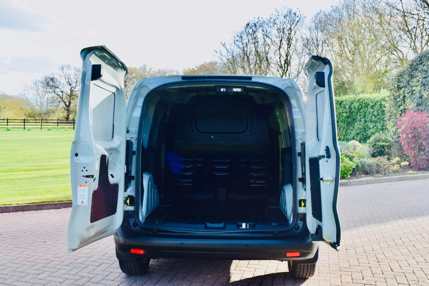 Used Ford Transit Courier 2024 for sale - 78072800: Photo 9