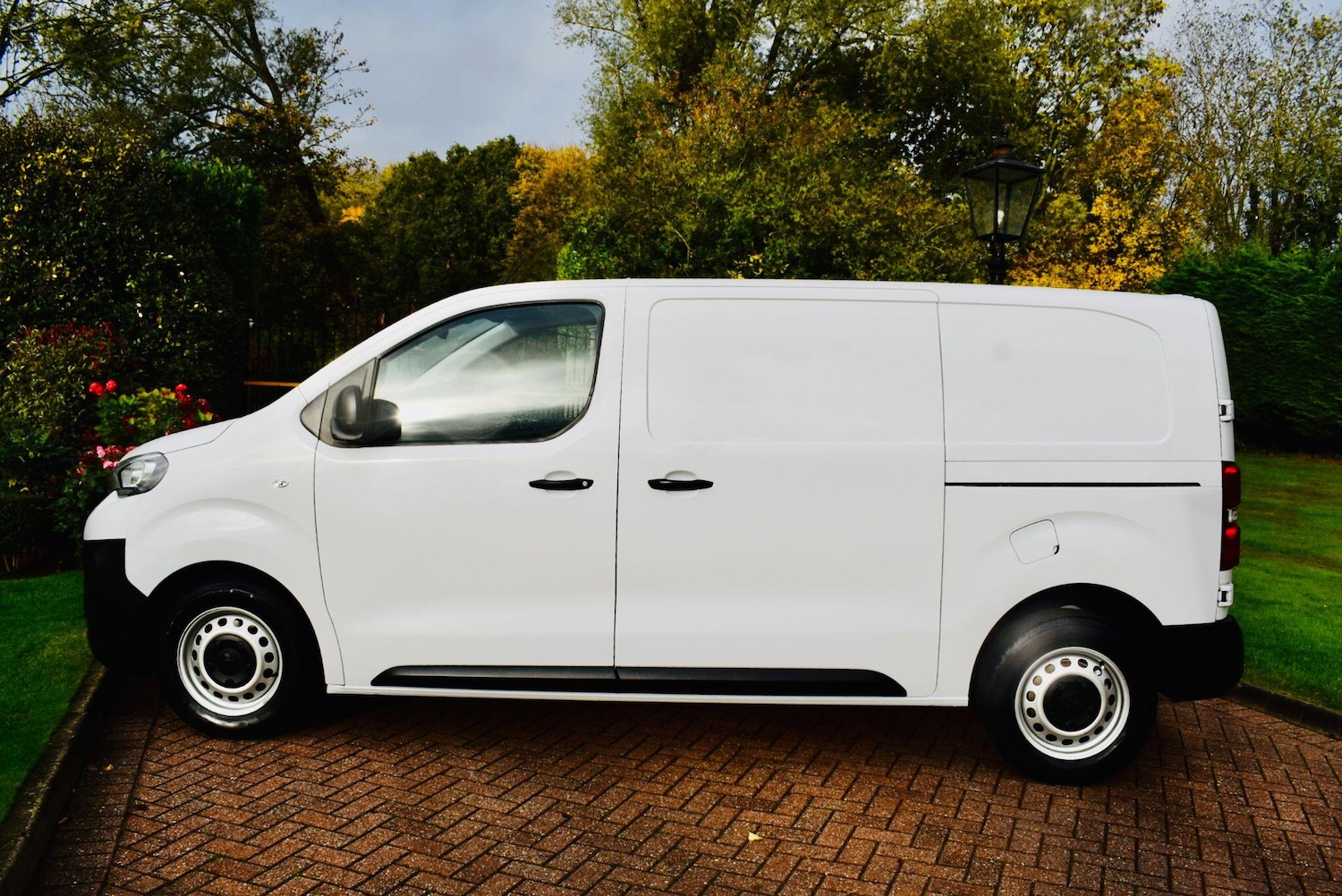 Used Peugeot Expert 2023 for sale - 76994530: Photo 2