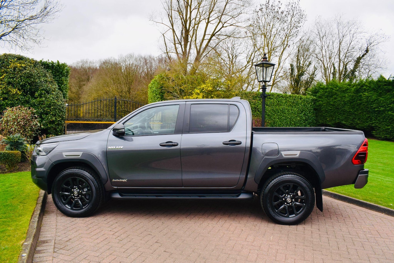Used Toyota Hilux for sale - 77684354: Photo 2