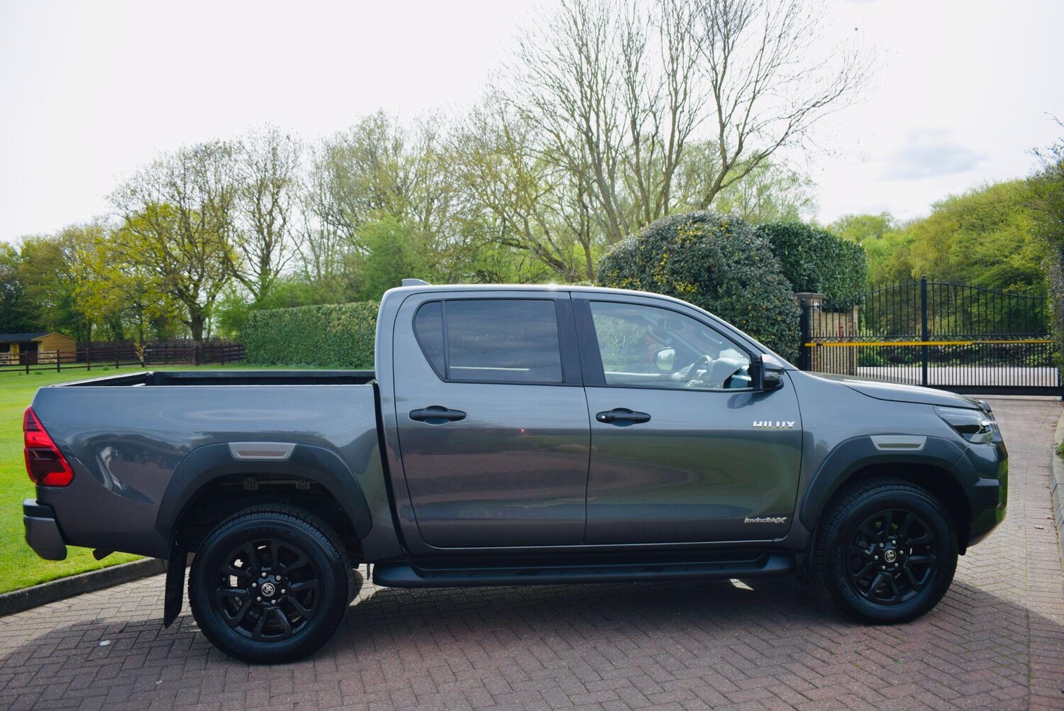 Used Toyota Hilux for sale - 78205000: Photo 10