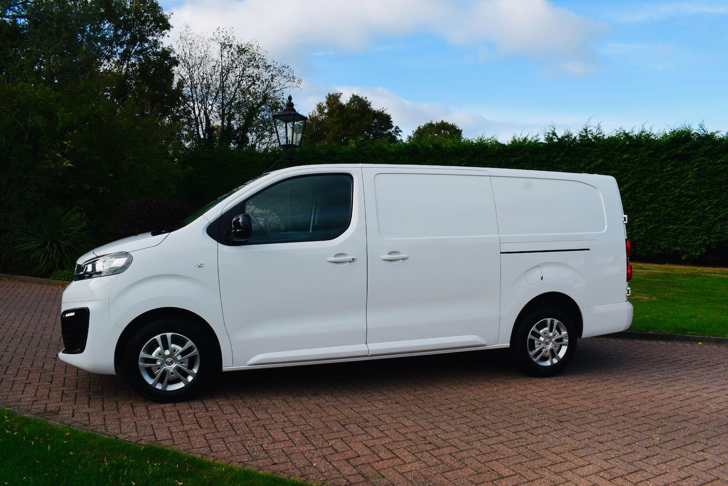 Used Vauxhall Vivaro 2022 for sale - 76175589: Photo 2