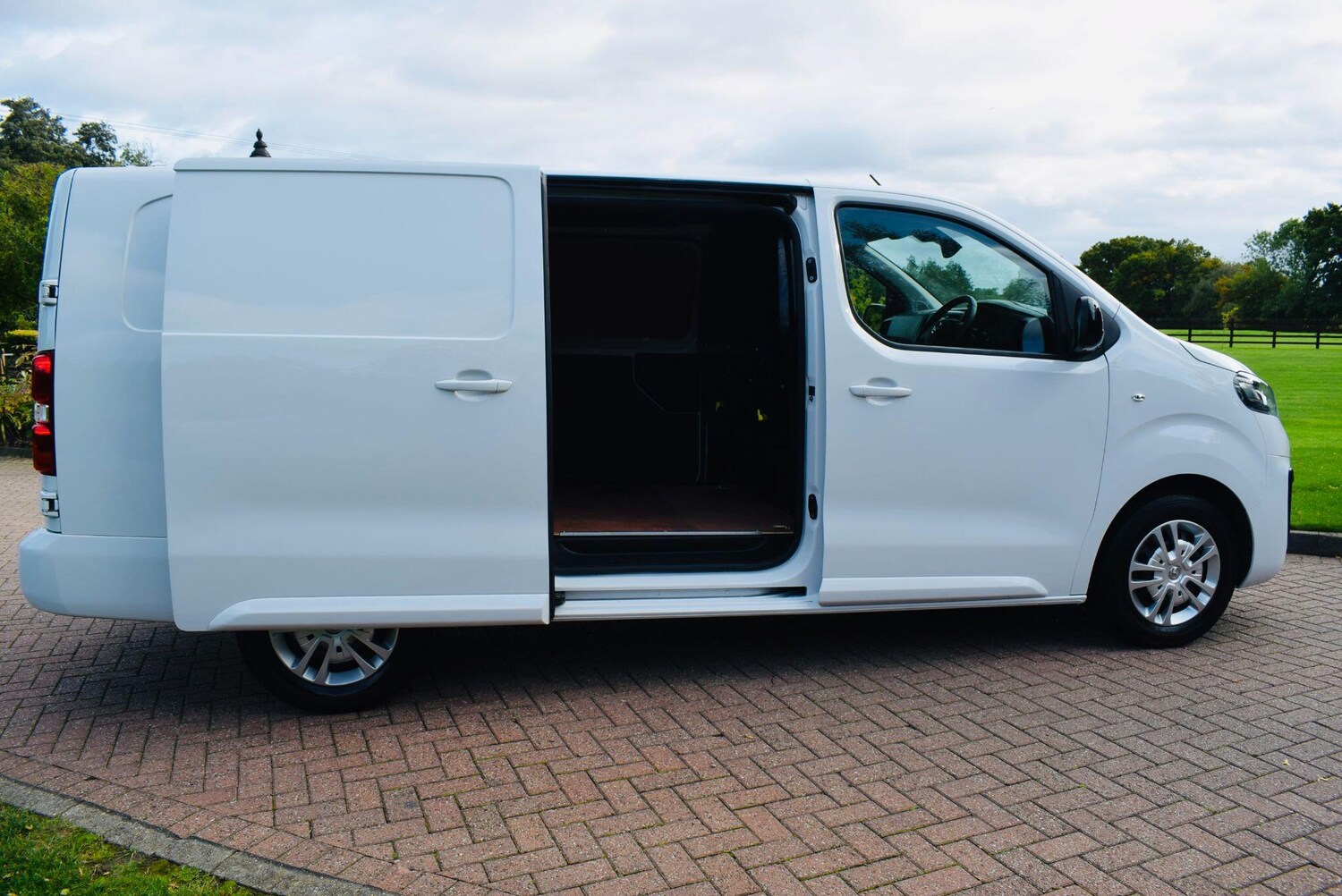 Used Vauxhall Vivaro 2022 for sale - 76175589: Photo 8