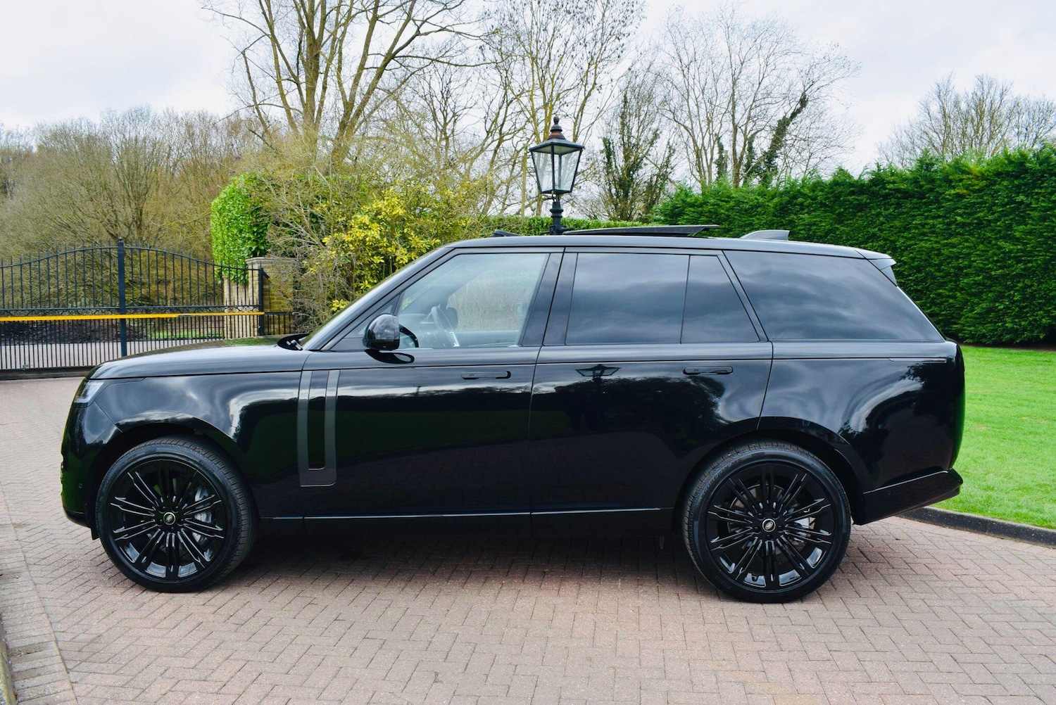 Used Land Rover Range Rover 2025 for sale - 77898587: Photo 2