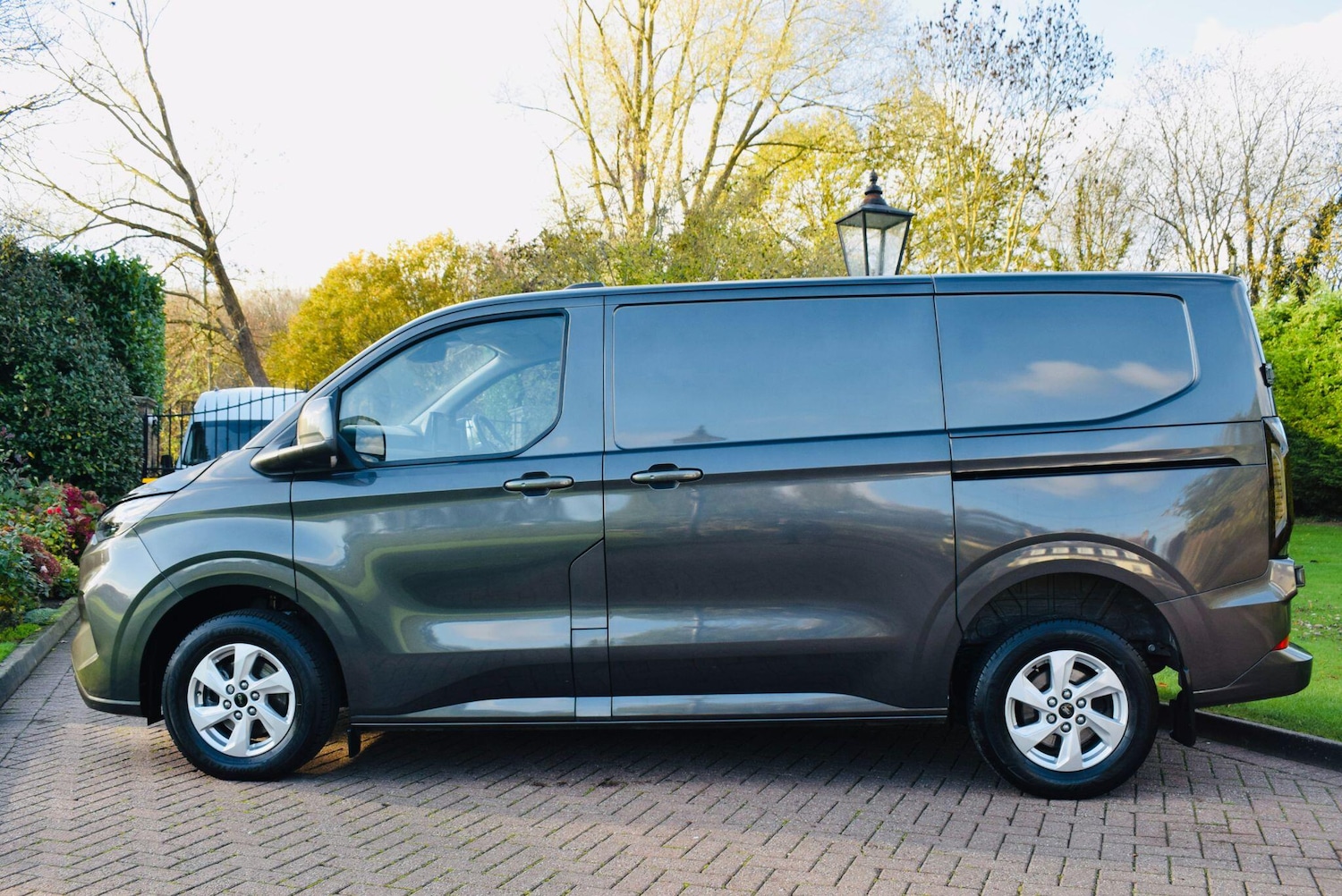 Used Ford Transit Custom 2024 for sale - 76619687: Photo 2