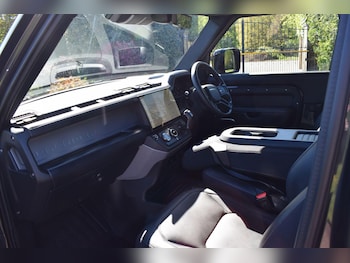 Used Land Rover Defender 2025 for sale - 78361984: Photo