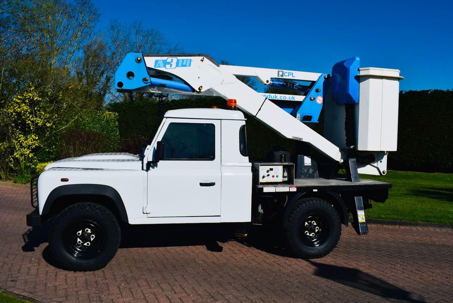 Used Land Rover Defender 2015 for sale - 78157181: Photo 2