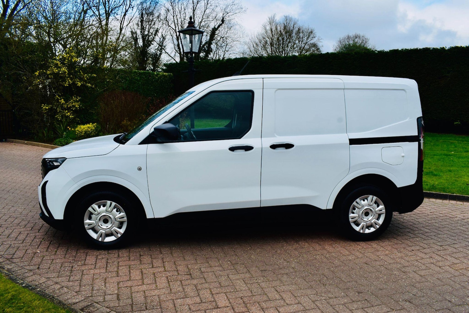 Used Ford Transit Courier 2024 for sale - 78100691: Photo 2