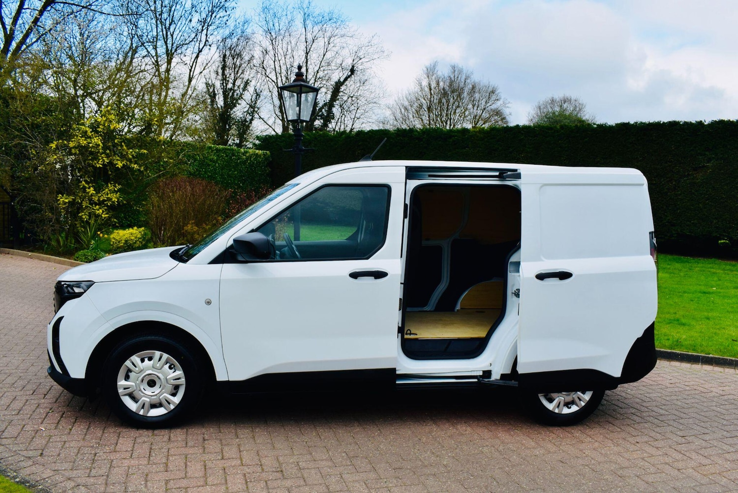 Used Ford Transit Courier 2024 for sale - 78100691: Photo 3