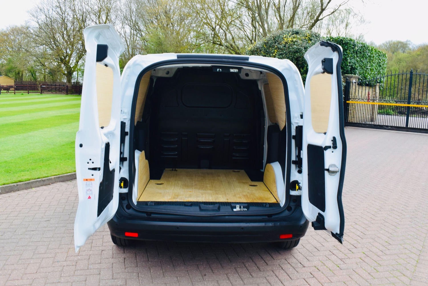 Used Ford Transit Courier 2024 for sale - 78100691: Photo 4