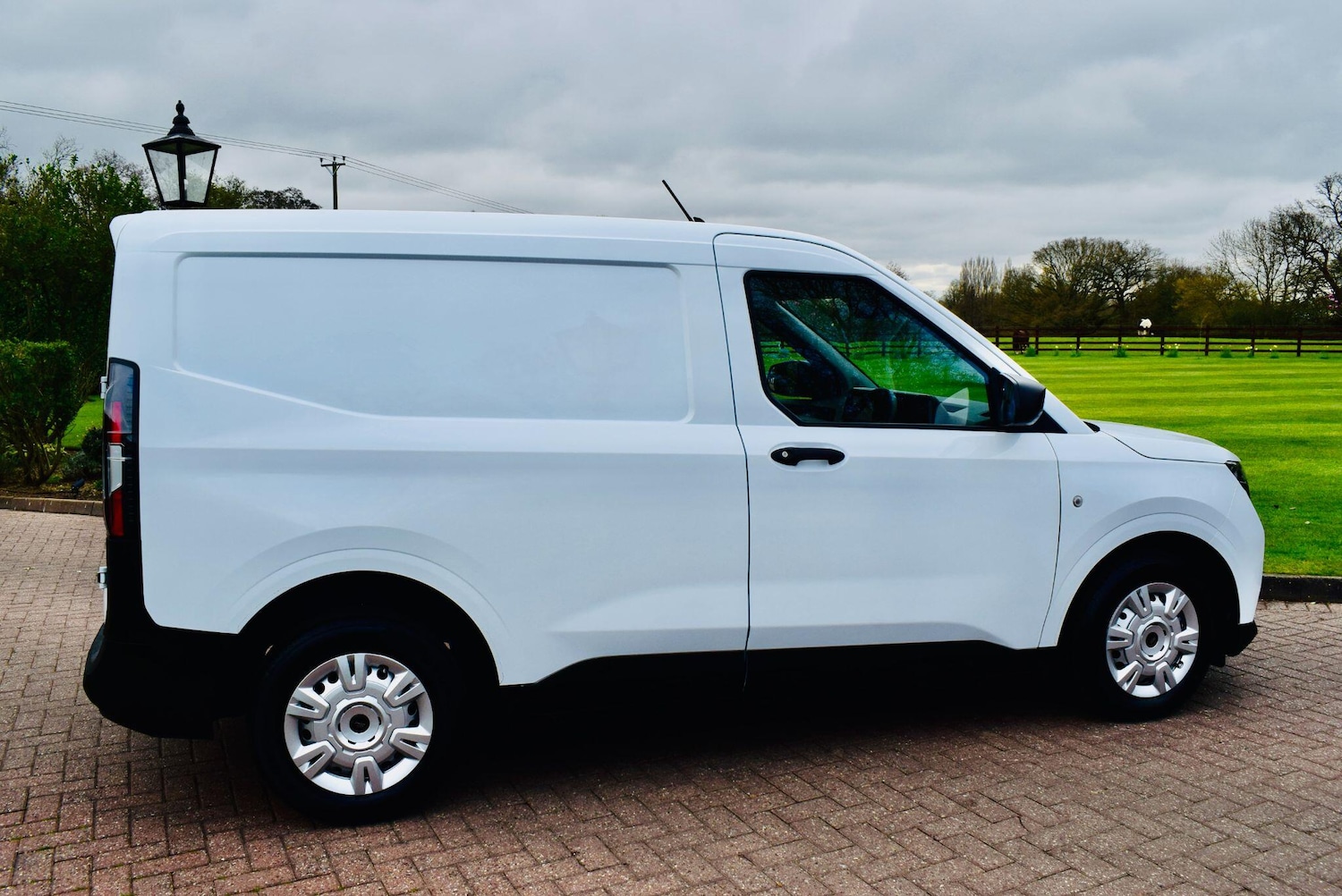 Used Ford Transit Courier 2024 for sale - 78100691: Photo 6
