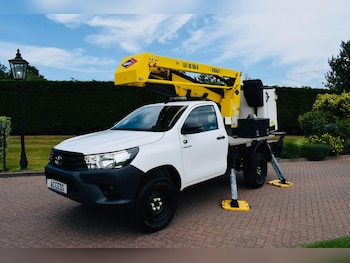 Used Toyota Hilux 2018 for sale - 79180923: Photo