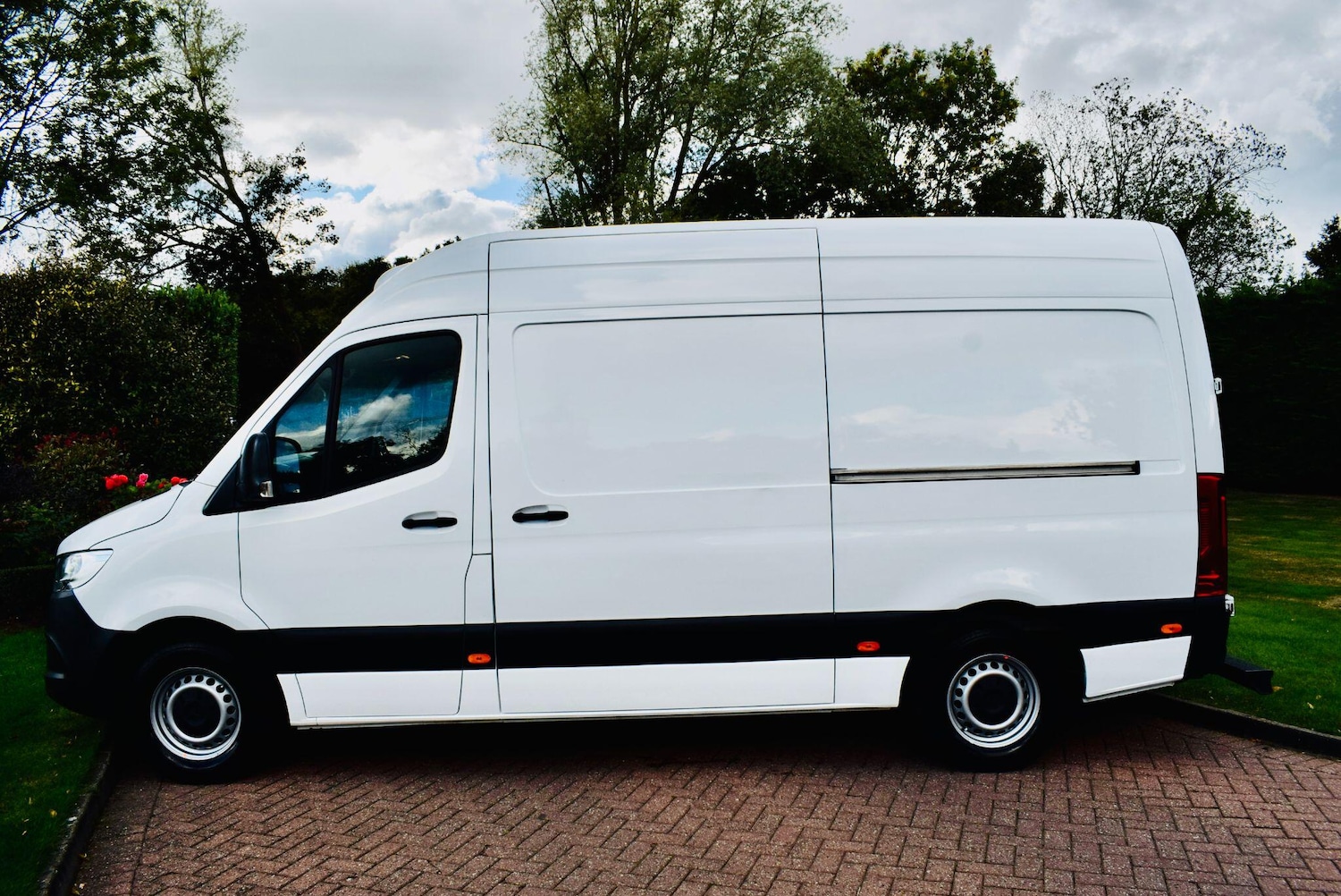 Used Mercedes-Benz Sprinter 2024 for sale - 76109210: Photo 2