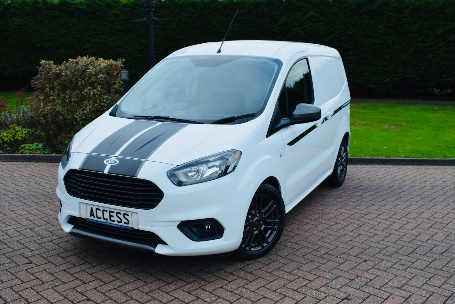 Used Ford Transit Courier 2023 for sale - 76457549: Photo 1