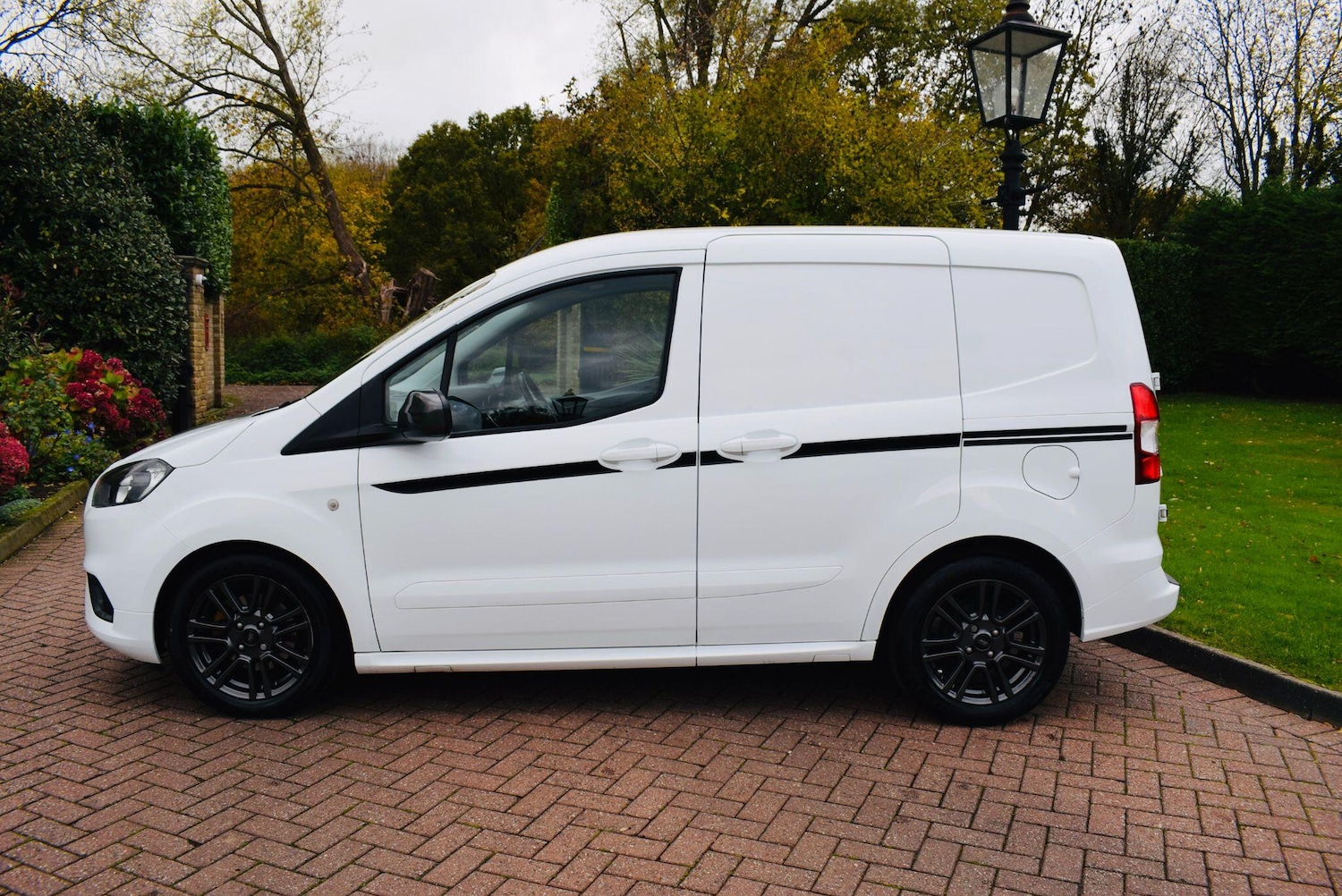 Used Ford Transit Courier 2023 for sale - 76457549: Photo 2