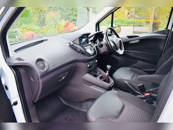 Used Ford Transit Courier 2023 for sale - 76457549: Photo