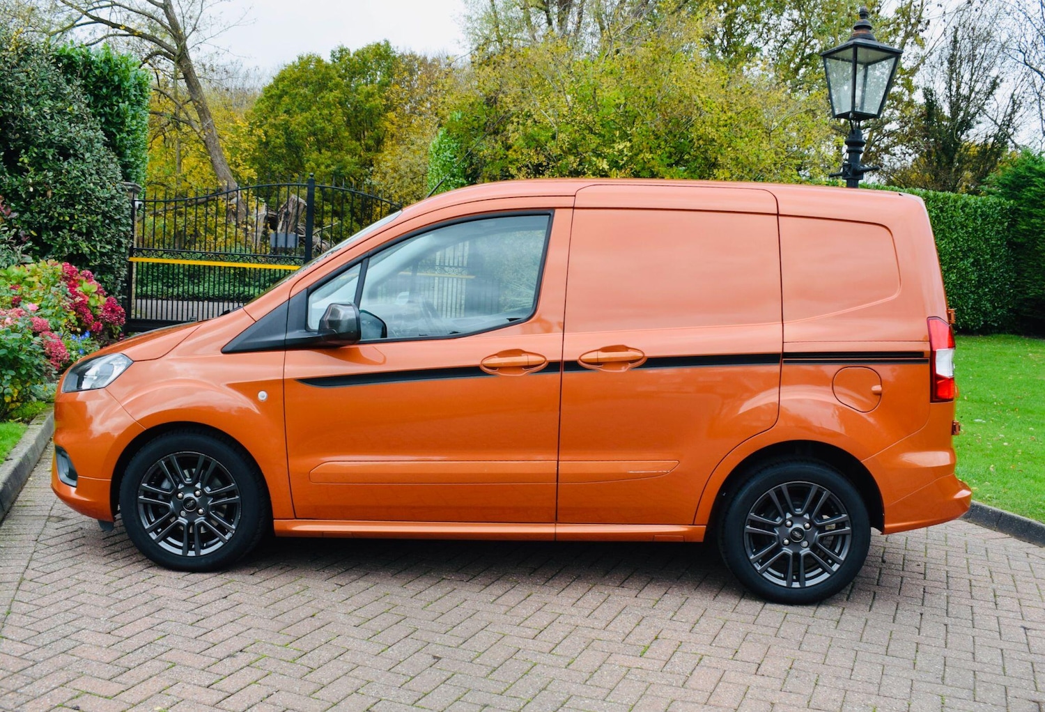 Used Ford Transit Courier 2023 for sale - 76472692: Photo 2