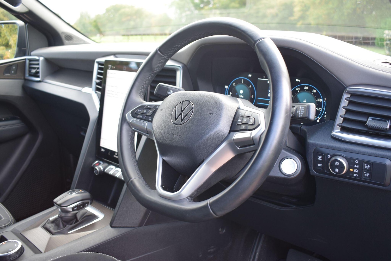 Used Volkswagen Amarok 2024 for sale - 76214109: Photo 12