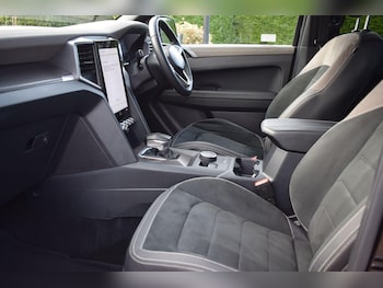 Used Volkswagen Amarok 2024 for sale - 76214109: Photo 3