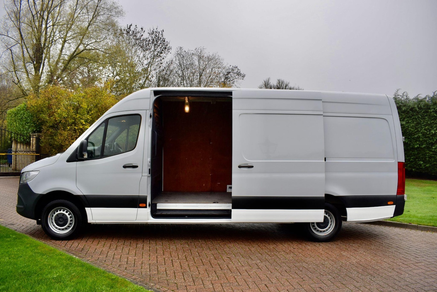 Used Mercedes-Benz Sprinter 2023 for sale - 76990590: Photo 3