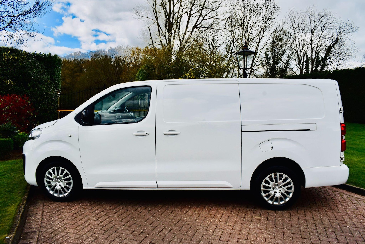 Used Vauxhall Vivaro 2023 for sale - 78072076: Photo 2