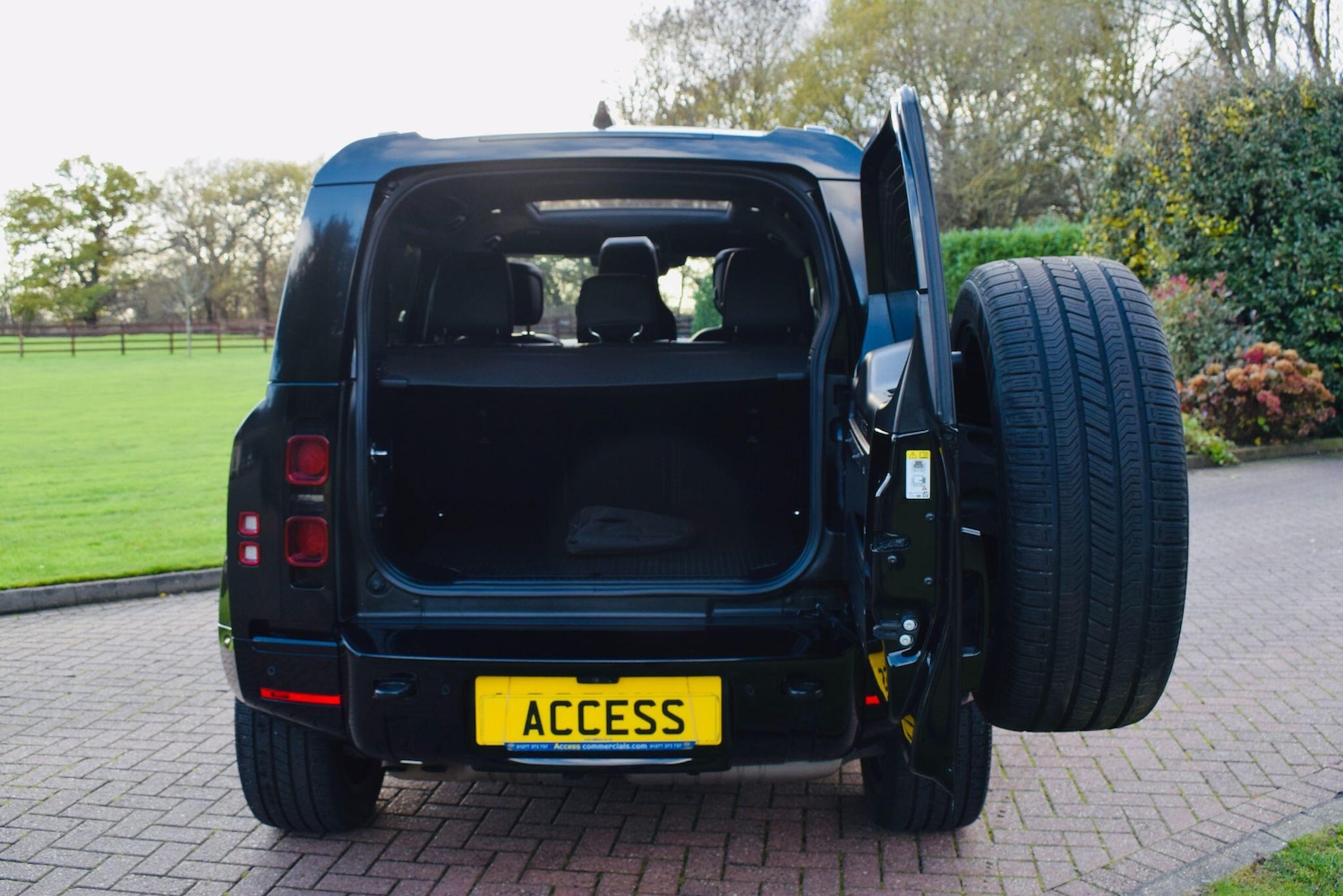 Used Land Rover Defender 2025 for sale - 76752675: Photo 10