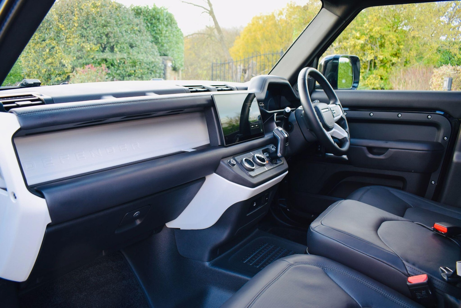 Used Land Rover Defender 2025 for sale - 76752675: Photo 4