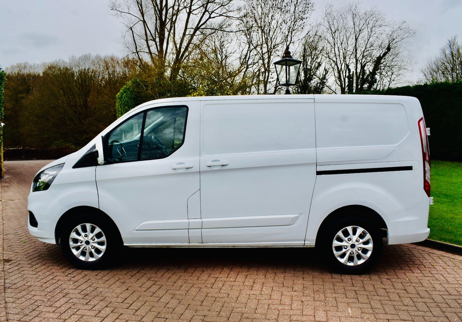 Used Ford Transit Custom 2023 for sale - 77925832: Photo 2