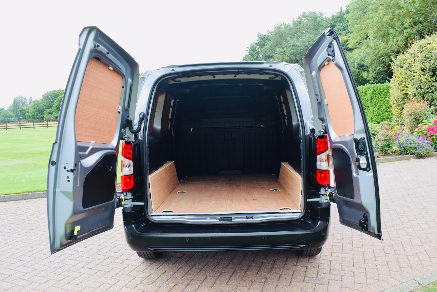 Used Peugeot Partner 2023 for sale - 76989082: Photo 6