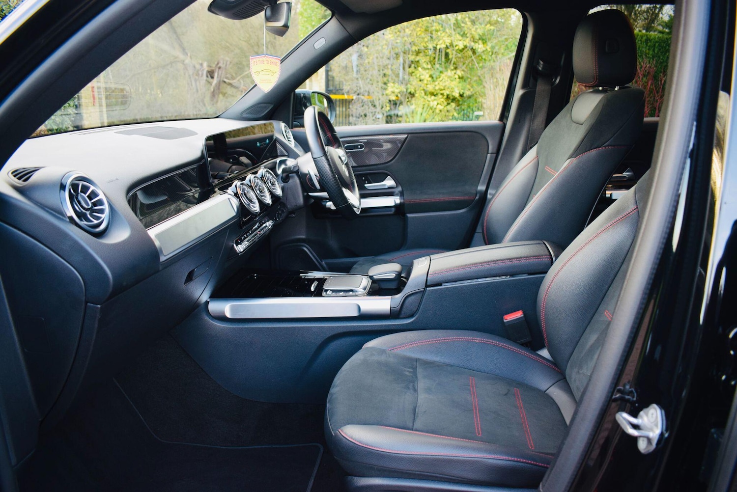 Used Mercedes-Benz GLB 2023 for sale - 77358859: Photo 3