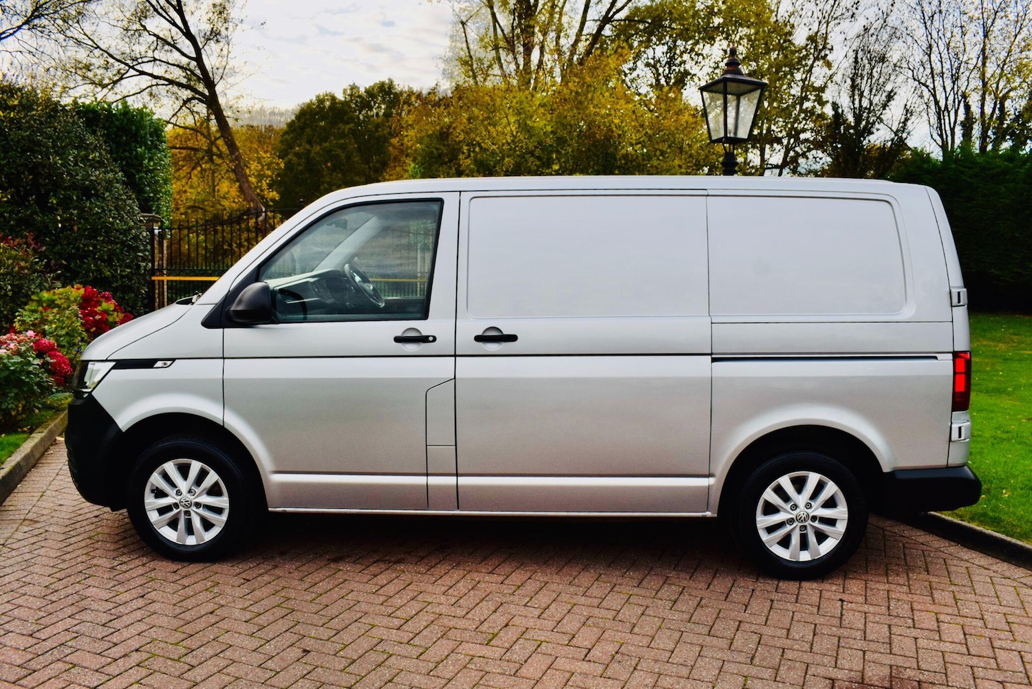 Used Volkswagen Transporter 2022 for sale - 76472921: Photo 2