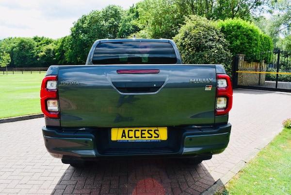 Used Toyota Hilux 2023 for sale - 74920153: Photo 4