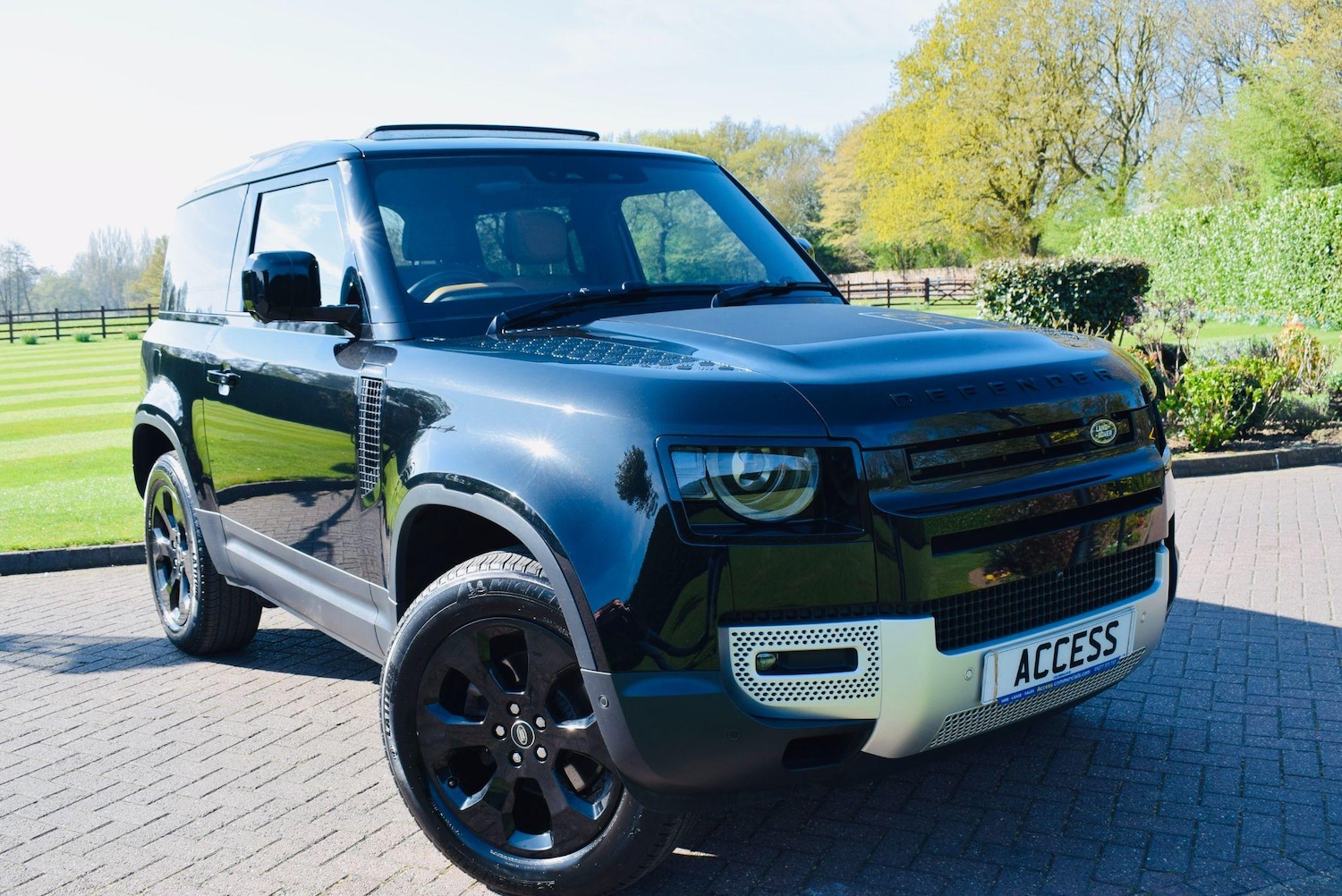 Used Land Rover Defender 90 2023 for sale - 76159214: Photo 8