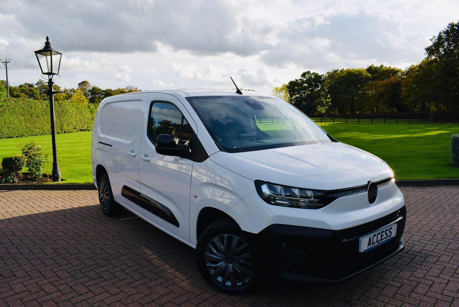 Used Citroen Berlingo 2024 for sale - 76360505: Photo 11