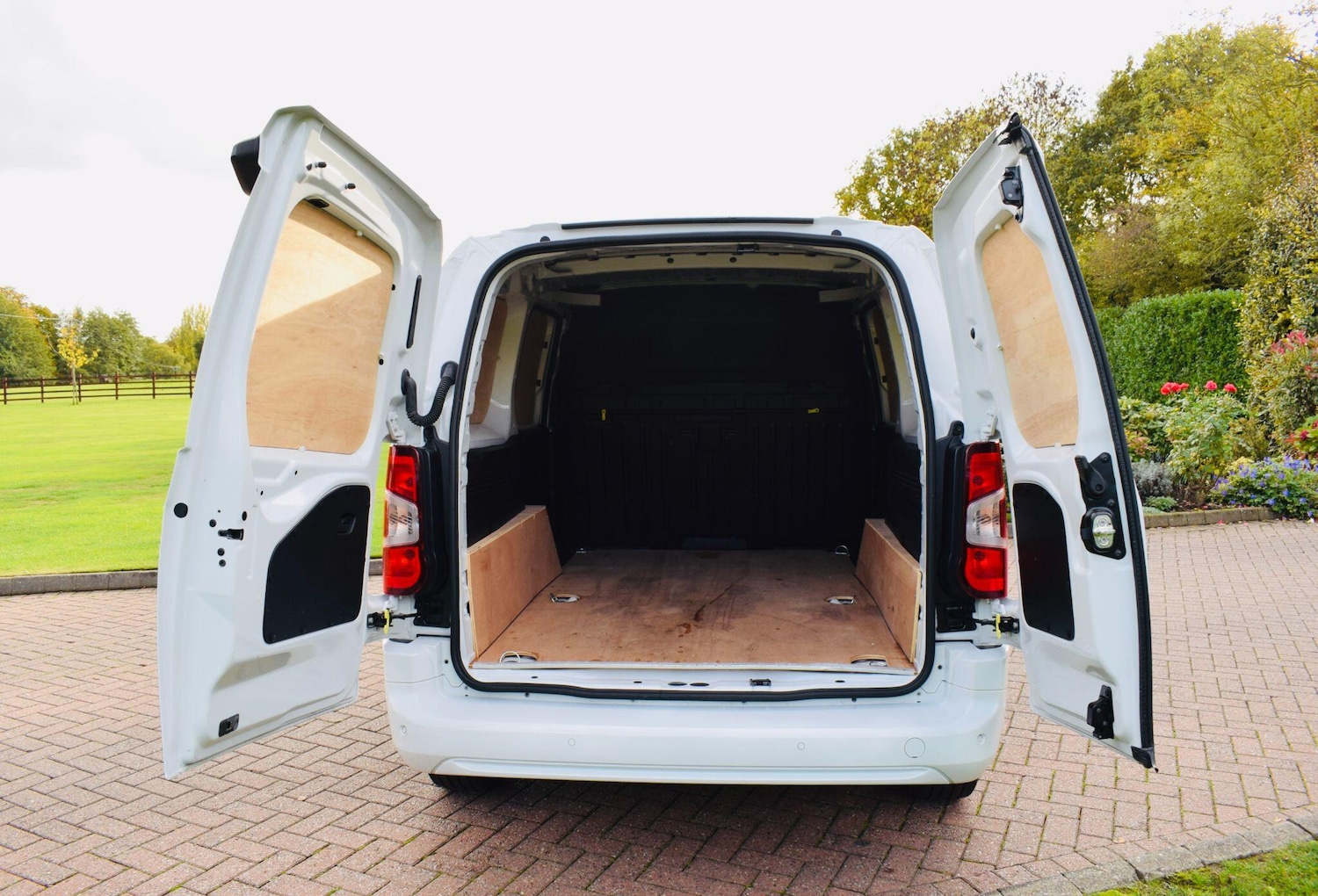 Used Citroen Berlingo 2024 for sale - 76360505: Photo 8