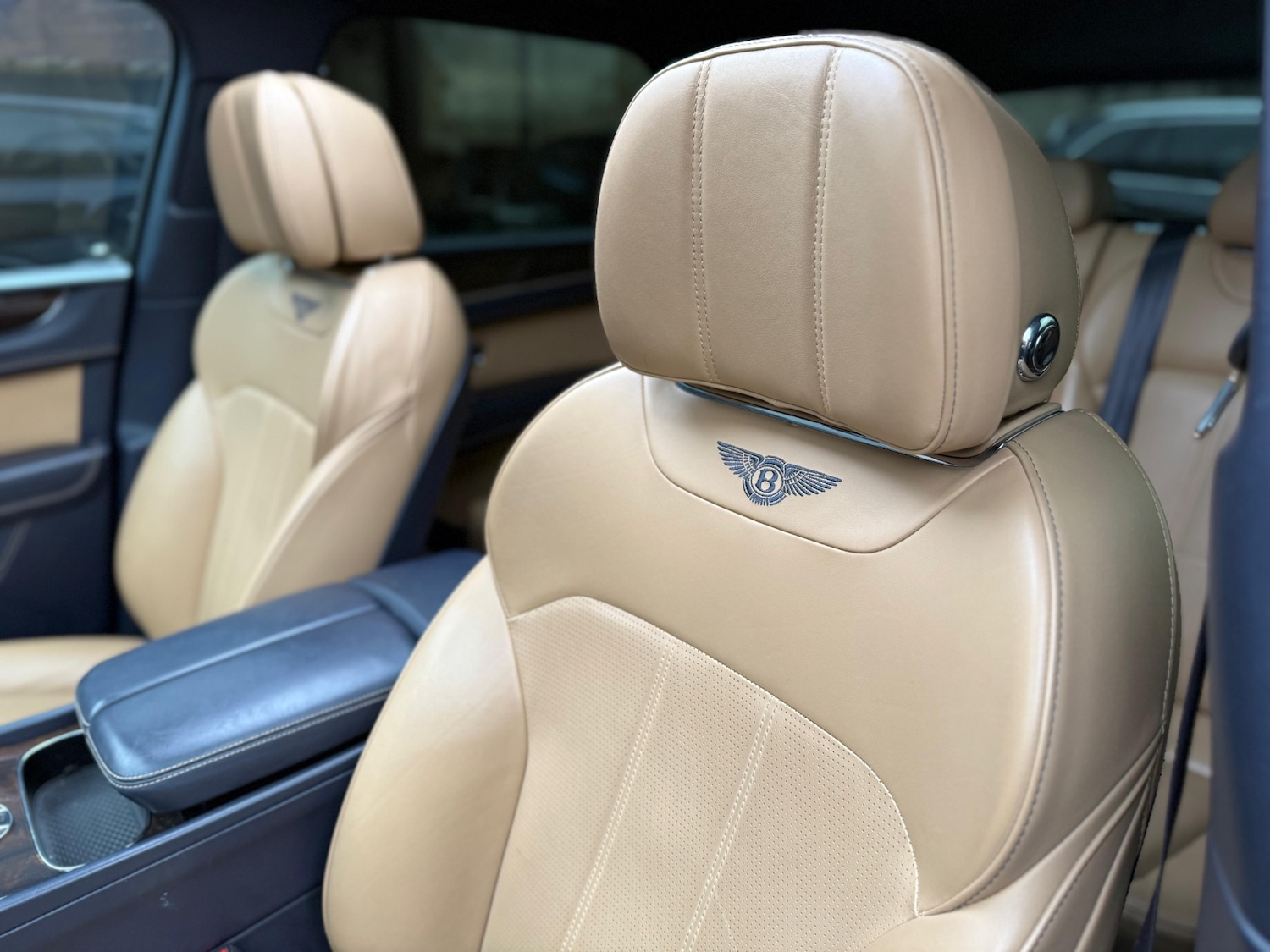 Used Bentley Bentayga 2018 for sale - 76603103: Photo 19