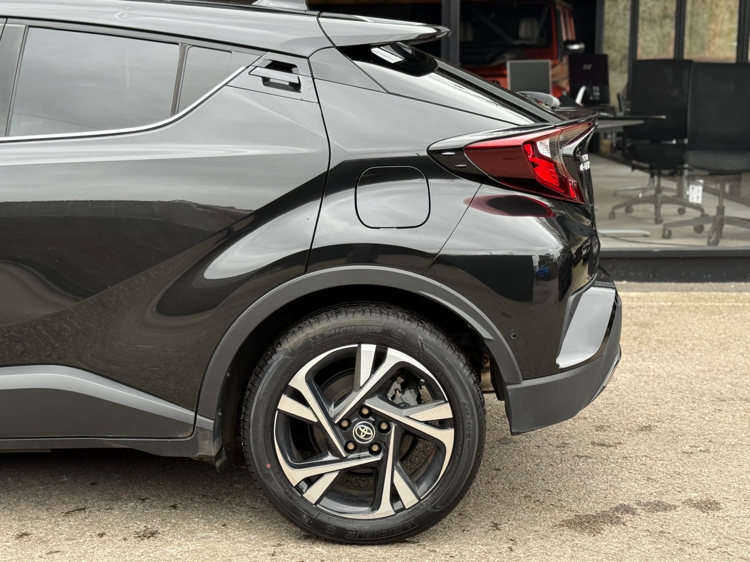 Used Toyota C-HR 2023 for sale - 77679101: Photo 14