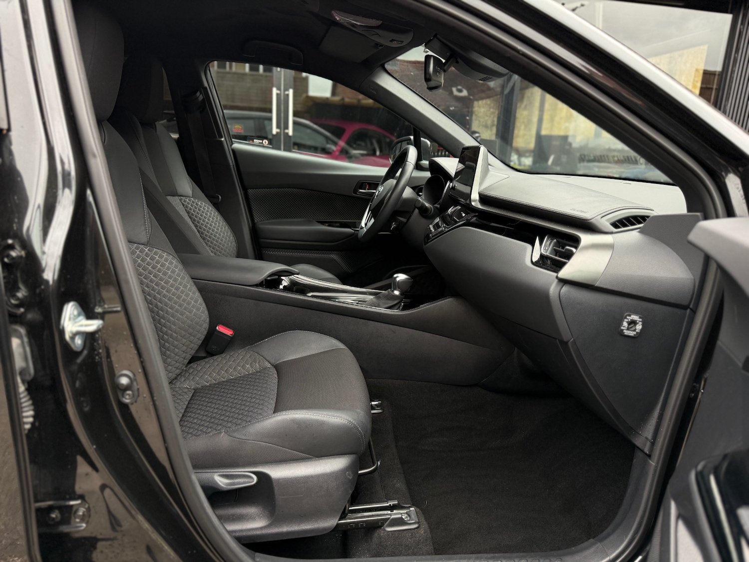 Used Toyota C-HR 2023 for sale - 77679101: Photo 9